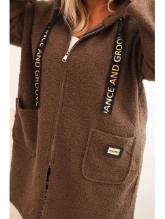 Dámský plášť Plus Size z umělé model 21297028 látky s kapucí a kapsami camelový - K-Fashion