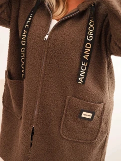 Dámský plášť Plus Size z umělé model 21297028 látky s kapucí a kapsami camelový - K-Fashion