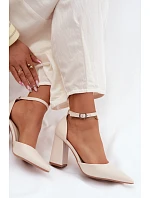 Lodičky na podpatku z imitace kůže světle béžové Selvra