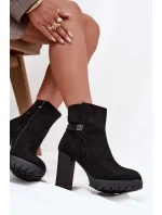 Zateplené dámské kotníkové boty na podpatku s ozdobnou páskou černé model 21707403 - Boto Zateplené dámské kotníkové boty na podpatku s ozdobnou páskou černé model 21707403 - Boto