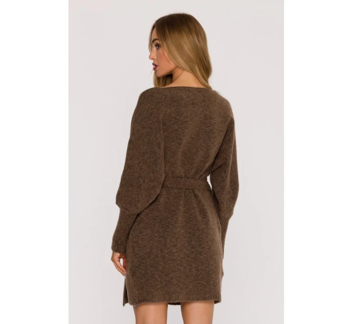 model 21484554 Zavinovací svetrové šaty s vázáním karamelové - Moe model 21484554 Zavinovací svetrové šaty s vázáním karamelové - Moe