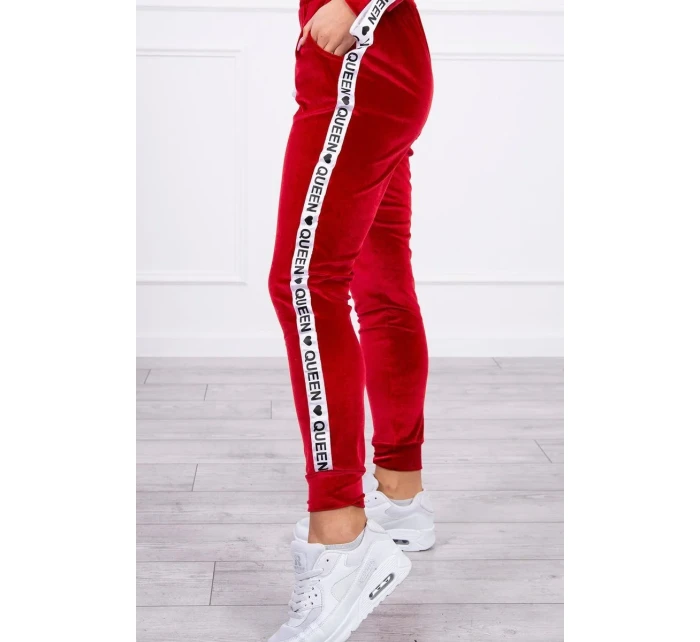 Velurová souprava s nápisem Queen red