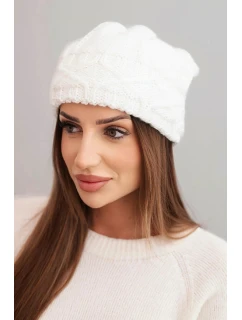 Dámská zimní čepice s vlnou v hrubém copánkovém pletení K481 bílá