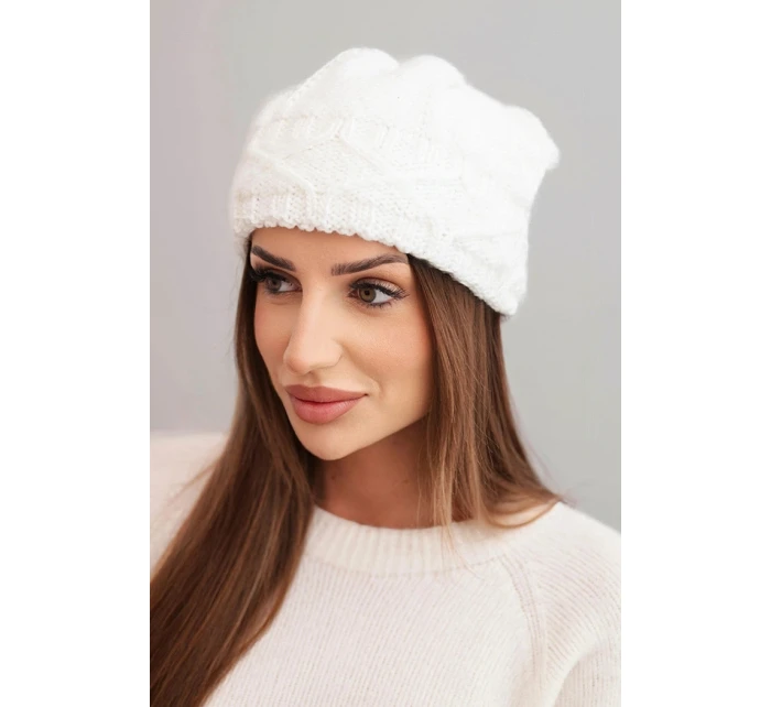 Dámská zimní čepice s vlnou v hrubém copánkovém pletení K481 bílá Dámská zimní čepice s vlnou v hrubém copánkovém pletení K481 bílá