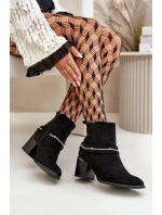 Zateplené dámské boty na podpatku s řetízkem eko semišové černé Hanalen Zateplené dámské boty na podpatku s řetízkem eko semišové černé Hanalen