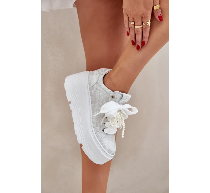 Kožené sneakersy na platformě model 21683567 stříbrné - CheBello