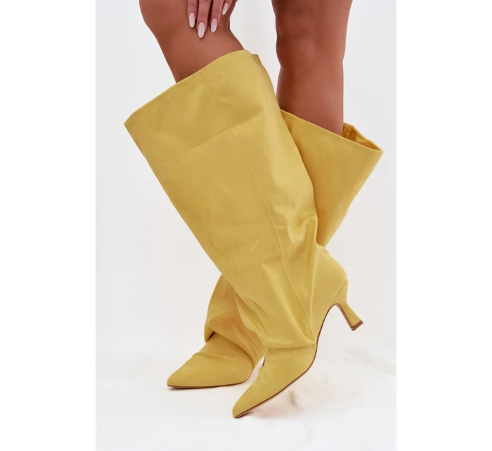 Kozačky s širokým dílem a záhyby na podpatku Žluté model 22031768 - Boto Kozačky s širokým dílem a záhyby na podpatku Žluté model 22031768 - Boto