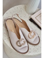 Kožené Sandály Na Plochém Podpatku S Dekorací Světle Béžové model 21685328 - Laura Messi Kožené Sandály Na Plochém Podpatku S Dekorací Světle Béžové model 21685328 - Laura Messi