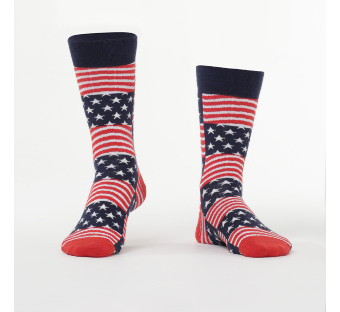Americké námořnictvo a červené pánské ponožky