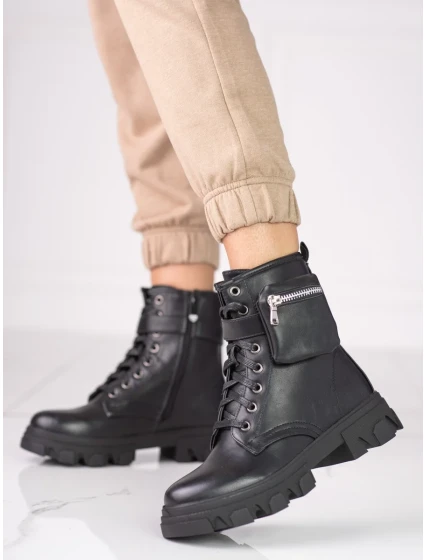 Jedinečné kotníčkové boty dámské černé na plochém podpatku Jedinečné kotníčkové boty dámské černé na plochém podpatku