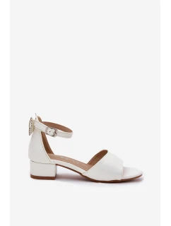 Lesklé Dívčí Sandály Na Nízkém Podpatku Bílé model 21697833 - EVENTO