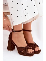 Dámské sandály na podpatku z imitace semiše čokoládové model 22107177 - Boto