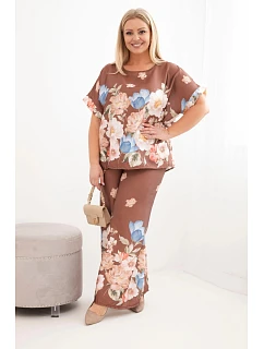 Dámský komplet Plus Size s halenkou a kalhotami s květinovým vzorem a širokou nohavicí hnědý