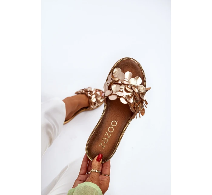 model 21650258 Dámské Kožené Žabky Na Ploché Podrážce Zlaté - Zazoo