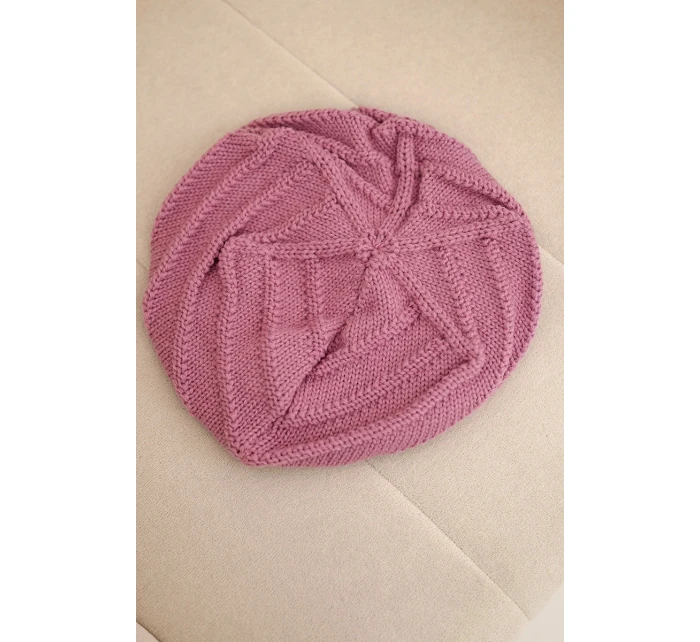 Dámská zimní čepice z volného úpletu s ozdobným vzorem K378 fialová