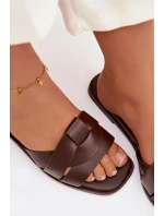 Dámské ploché pantofle s pásky Čokoládové model 21943353 - Boto