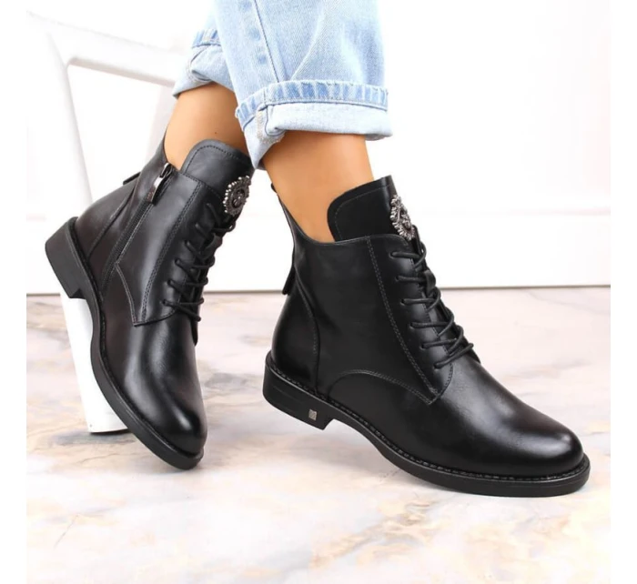 Boty se šněrováním a zipem Potocki W WOL171B černá