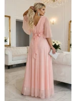 Dlouhé třpytivé plus size šaty s výstřihem a rukávy broskvová barva model 21961748 - numoco basic