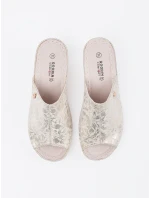 Pohodlné dámské Jasnobeżowy  nazouváky na klínku Pohodlné dámské Jasnobeżowy  nazouváky na klínku