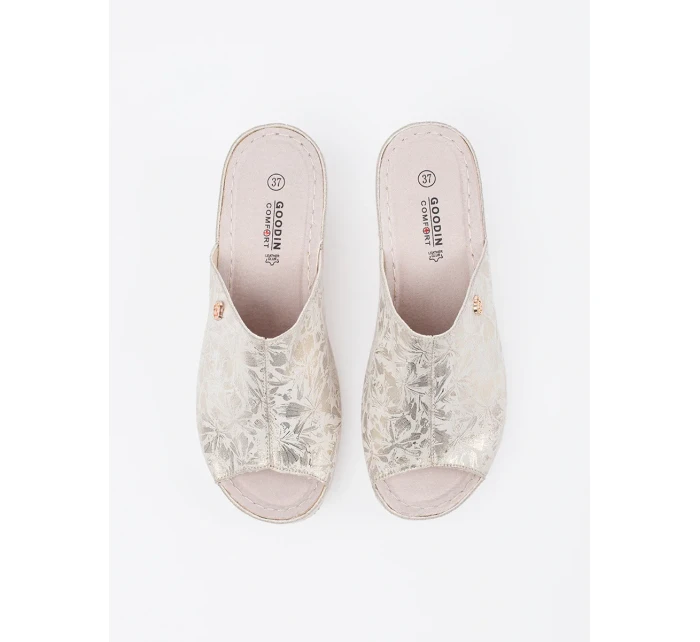 Pohodlné dámské Jasnobeżowy  nazouváky na klínku Pohodlné dámské Jasnobeżowy  nazouváky na klínku