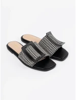 Praktické Czarno-biały dámské  nazouváky na plochém podpatku