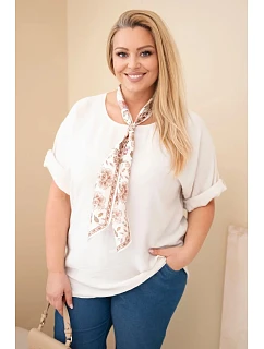 Dámská viskózová halenka Plus Size s krátkým rukávem a ozdobným šátkem béžová