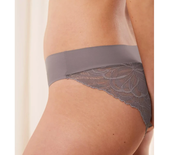 Dámské kalhotky Body Make-Up Illusion Lace Highleg Tai - GRAY - šedé 3091 - TRIUMPH Dámské kalhotky Body Make-Up Illusion Lace Highleg Tai - GRAY - šedé 3091 - TRIUMPH