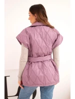 Dámská prošívaná vesta s páskem a širokým límcem tmavě růžová