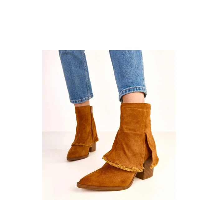 Boty na podpatku model 220270 Solea Boty na podpatku model 220270 Solea