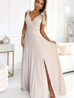 Dlouhé dámské béžové šaty s výstřihem, zavazováním na ramenou a s brokátem model 20235938 - numoco