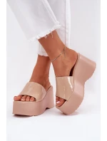 Dámské Pantofle Na Platformě A Klínu Béžové model 21687188 - Boto Dámské Pantofle Na Platformě A Klínu Béžové model 21687188 - Boto