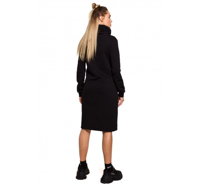 model 18003574 Pletené šaty s vysokým límcem černé - Moe