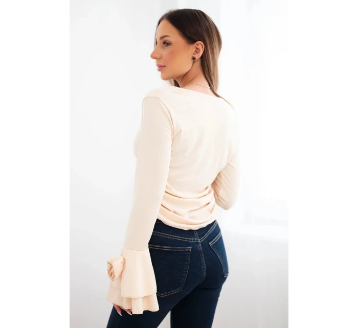 Dámská model 21938048 blůza s V výstřihem a volány na rukávech béžová - K-Fashion