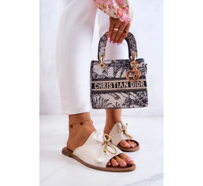 Kožené Dámské pantofle Nicole model 21580884 Bílý a zlatá - Zazoo