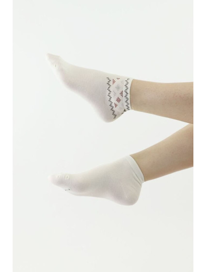 Elegantní ponožky 522 bílé s ozdobnou aplikací