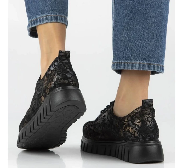 Kožené boty na platformě v květinové černé barvě DP6846 Filippo