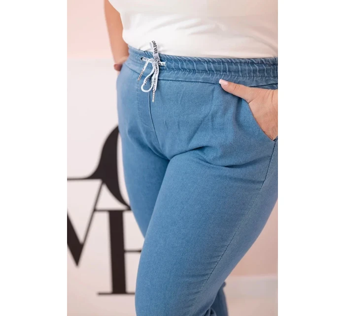 Dámské bavlněné kalhoty Plus Size s elastickým pasem a zavazováním světlý denim Dámské bavlněné kalhoty Plus Size s elastickým pasem a zavazováním světlý denim