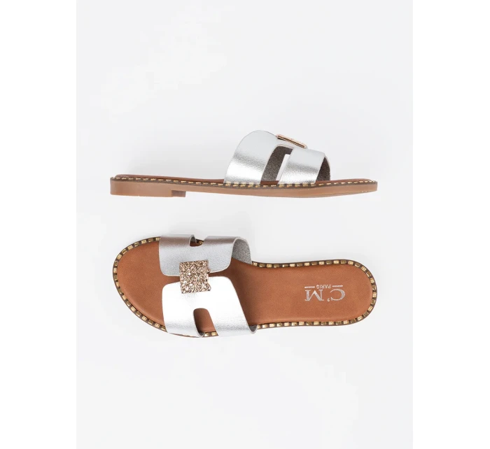 Stylové nazouváky stříbrné dámské na plochém podpatku Stylové nazouváky stříbrné dámské na plochém podpatku