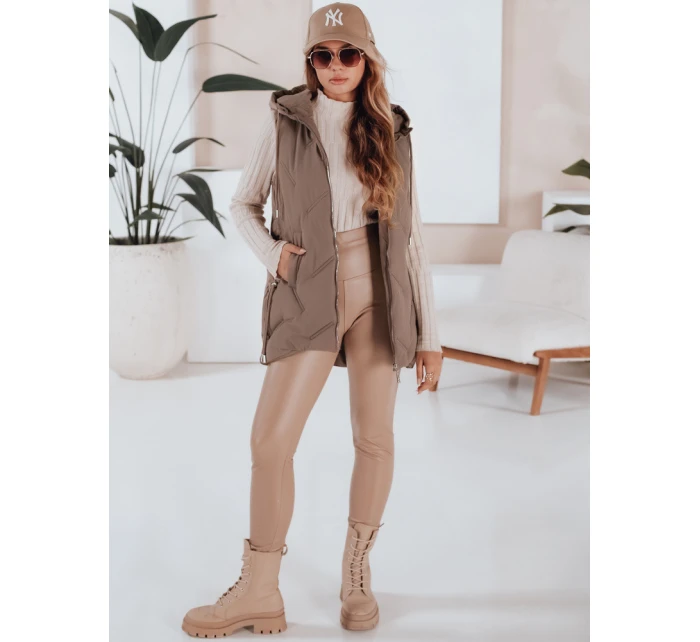 Dámská prošívaná vesta s kapucí v tmavě béžové barvě Dstreet model 21991396 - FashionStreet