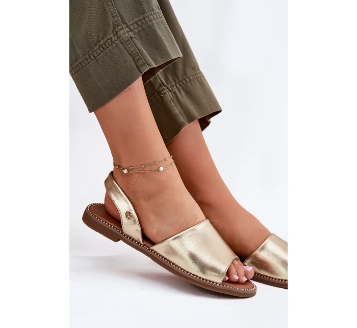 Dámské Sandály Na Plochém Podpatku Eko Kůže Zlaté model 21697875 - EVENTO Dámské Sandály Na Plochém Podpatku Eko Kůže Zlaté model 21697875 - EVENTO