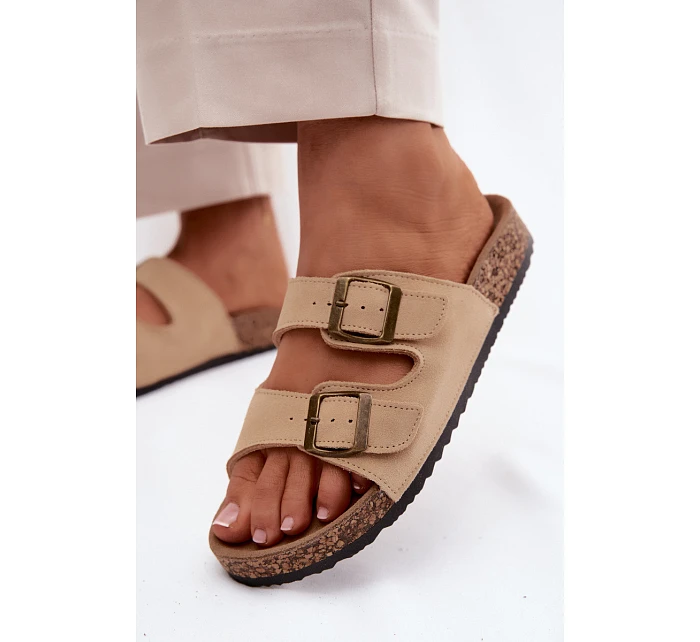 Semišové pantofle na korkové podrážce s přezkami béžové model 22120824 - Boto