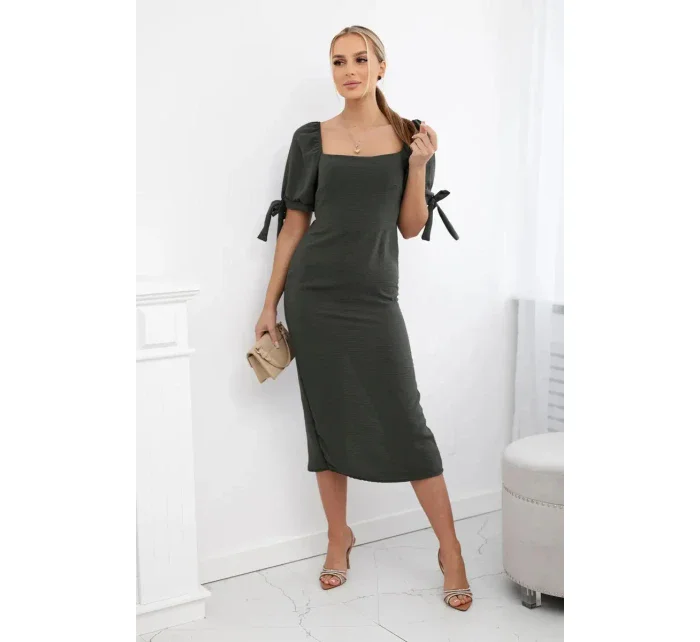 Šaty vzadu nařasené se zavazovacími rukávy khaki Šaty vzadu nařasené se zavazovacími rukávy khaki