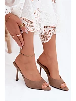 Sandály z imitace semiše na jehlovém podpatku Khaki model 22208322 - Boto Sandály z imitace semiše na jehlovém podpatku Khaki model 22208322 - Boto