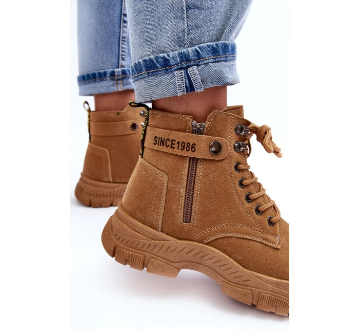 semišové dámské botky Trapery Camel model 21633835 - Boto