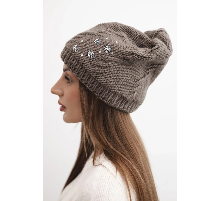 Dámská zimní čepice z vlny s ozdobnými aplikacemi K468 mocca