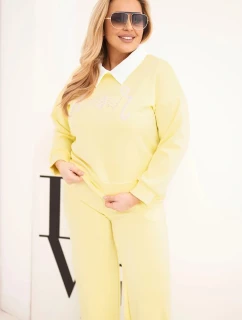 Komplet dámský masełko Plus Size se širokými nohavicemi a límečkem žlutý