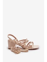 Šněrovací sandály na nízkém podpatku zdobené béžové model 21661665 - EVENTO Šněrovací sandály na nízkém podpatku zdobené béžové model 21661665 - EVENTO