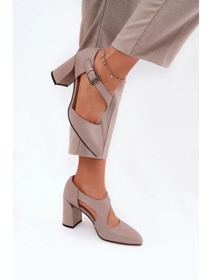 Kožené Lodičky Na Podpatku S Přezkou model 21691322 Šedé - VINCEZA Kožené Lodičky Na Podpatku S Přezkou model 21691322 Šedé - VINCEZA