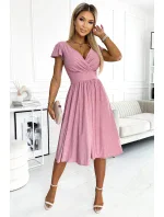 425-2 MATILDE Šaty s hlubokým výstřihem a krátkými rukávy - pudrově růžové s brokátem