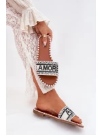 Dámské sandály na plochém podpatku se zdobením Amore bílé Avelina Dámské sandály na plochém podpatku se zdobením Amore bílé Avelina